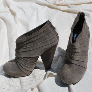 NIOB Dolce Vita Grey Suede Bootie 7M